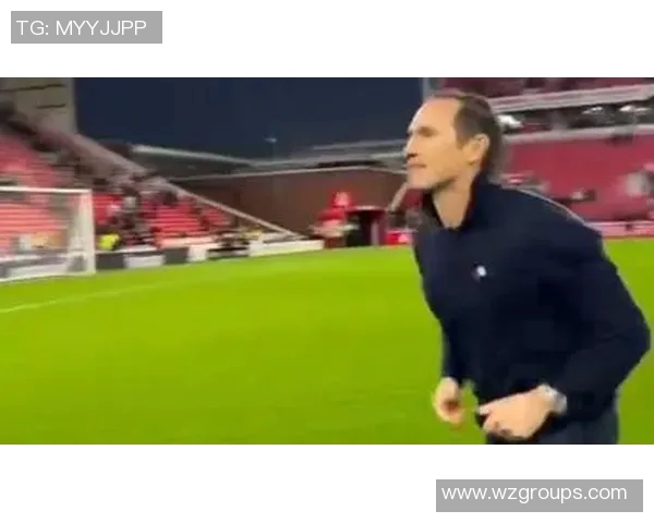 曼联宣布签下西汉姆中场弗兰克-兰帕德，引发球迷热议