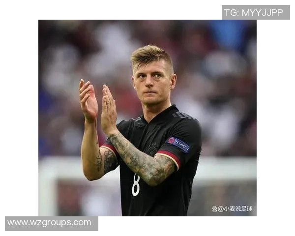 克罗斯：从足球天才到战术大师的华丽蜕变与职业生涯回顾