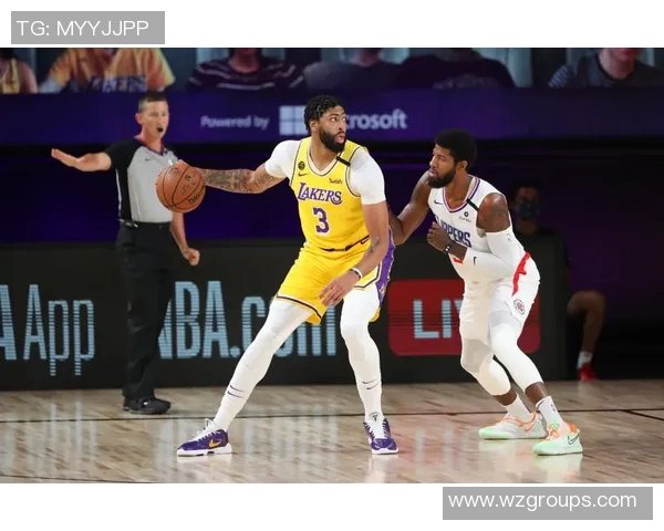 湖人对决快船1226激战回顾与精彩瞬间分析