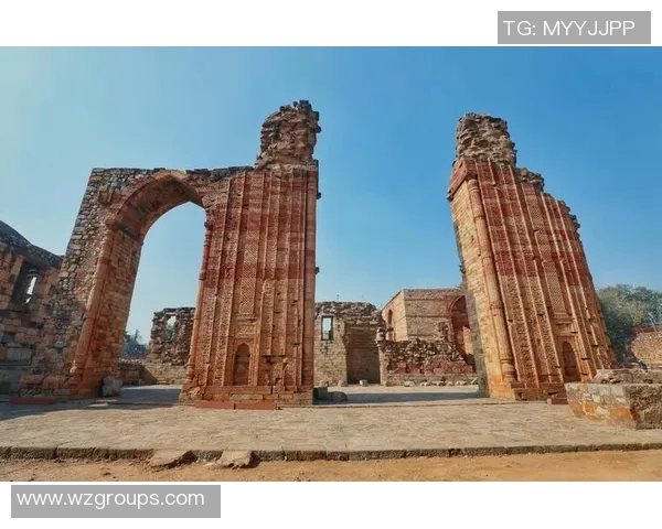 霍尔比与金字塔的较量揭示了历史与现代的交融与碰撞