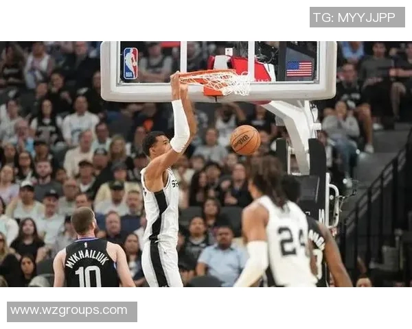 马刺与热火激战10月31日NBA赛季精彩对决引发球迷热情期待